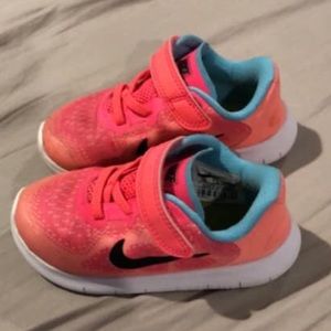 Nike toddler shoes 9c